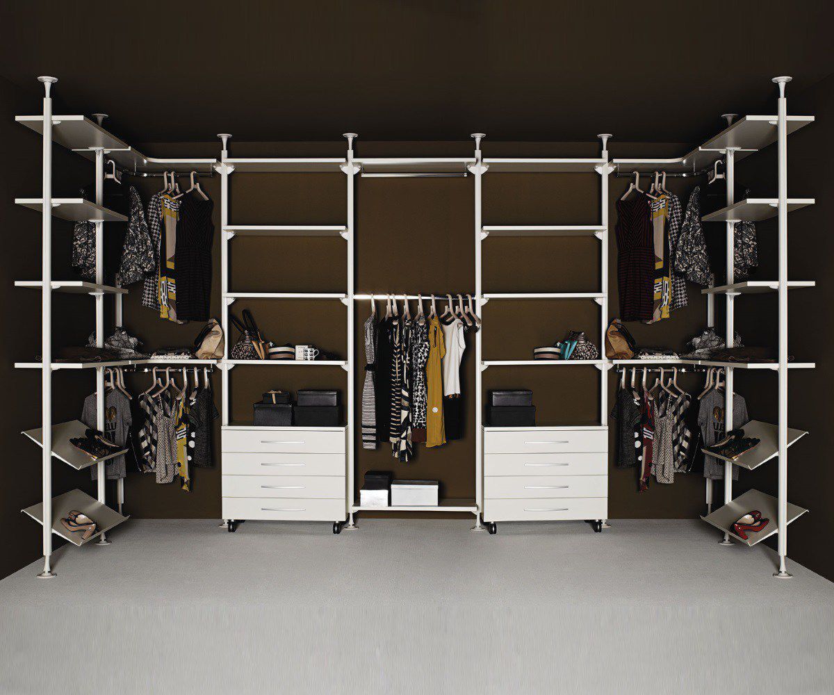 转角步入式衣橱 / 现代风格