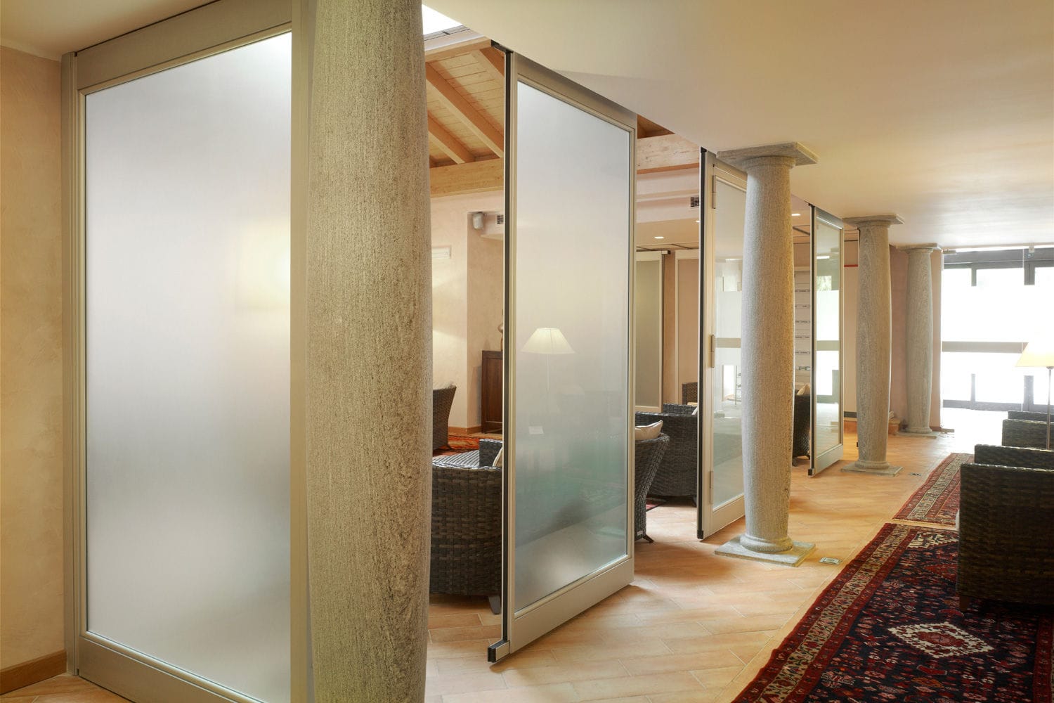 滑动隔断 / 金属 / 玻璃 / 专业