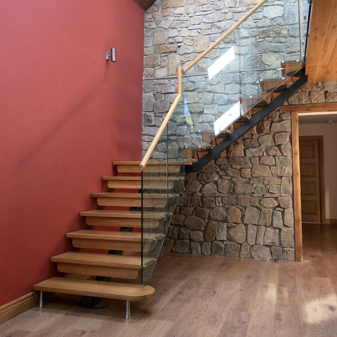 直线型楼梯 / l型 / 钢结构 / 木台阶