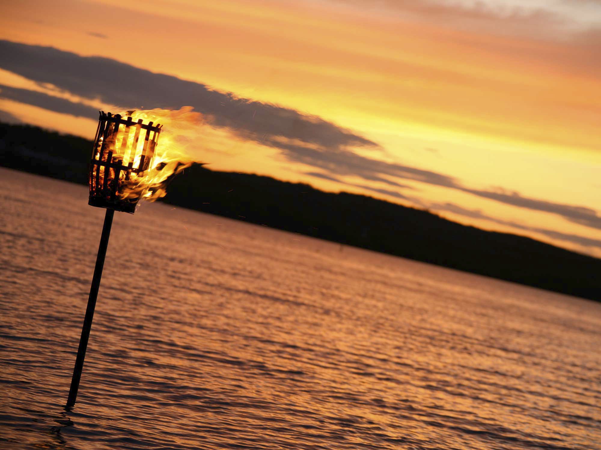 落地式花园火把 / 铁