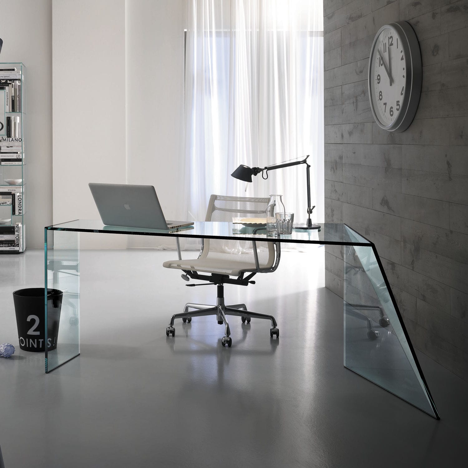 玻璃办公桌 / 现代风格