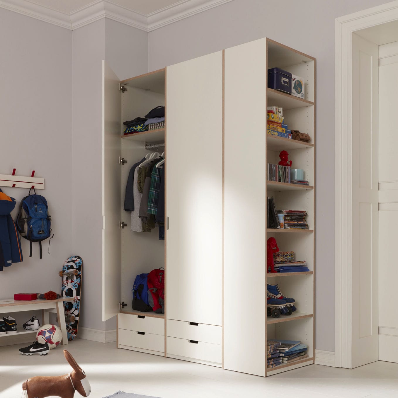 现代风格衣柜 / 胶合板 / 平开门式 / 抽屉