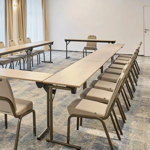 现代风格会议桌