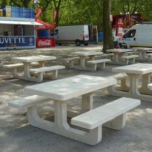 传统风格野餐桌