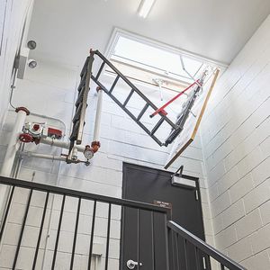 屋顶通道窗户