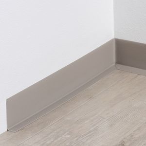 白色踢脚板