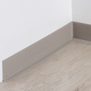 白色踢脚板