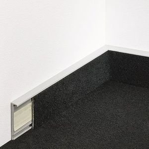 白色踢脚板 1