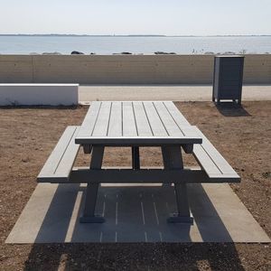 现代风格野餐桌