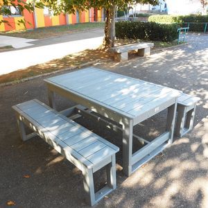 现代风格野餐桌