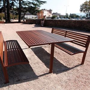 现代风格野餐桌