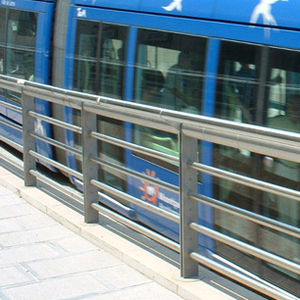 金属护栏