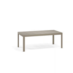 现代风格餐桌