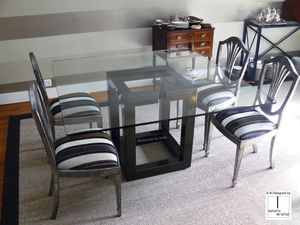 现代风格餐桌