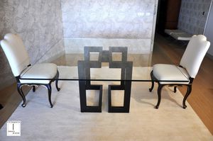 现代风格餐桌