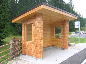 木质公交站台遮阳棚