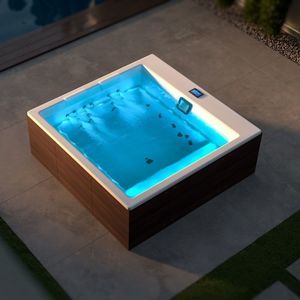 地上水疗浴缸