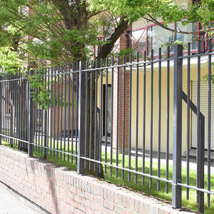 带栏杆围栏