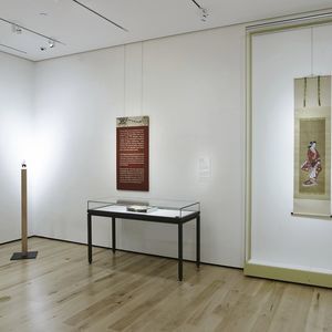 现代风格玻璃展示台
