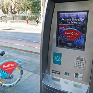 壁挂指示牌 - JCDecaux - Mobilier Urbain - 金属 / 玻璃 / 扶手用