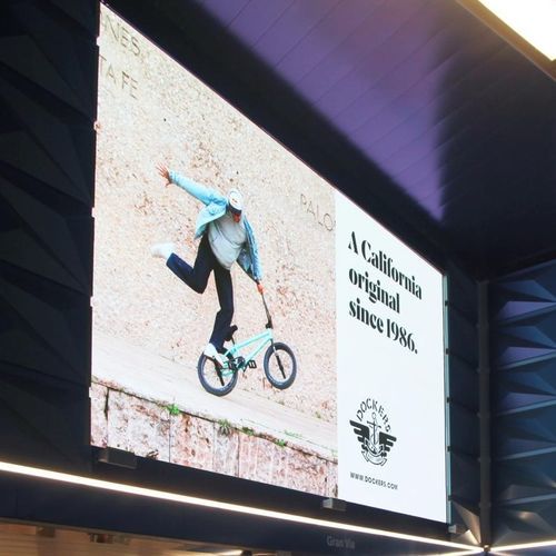 壁挂投影幕布 - JCDecaux - Mobilier Urbain - 电动 / 多尺寸比例 / 透声