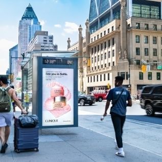 嵌入式布告板 - USEFUL - JCDecaux - Mobilier Urbain - 市政 / 办公空间 / 休闲区
