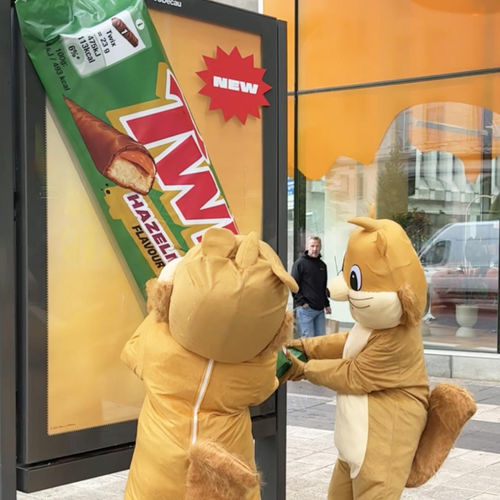 广告广告立牌 - TWIX - JCDecaux - Mobilier Urbain - 装饰 / 便携式 / 公共空间