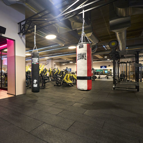 室内运动地板 - DROPTILE BLACK - Tarkett Sports Indoor - 弹性材料 / 聚氨酯 / EPDM
