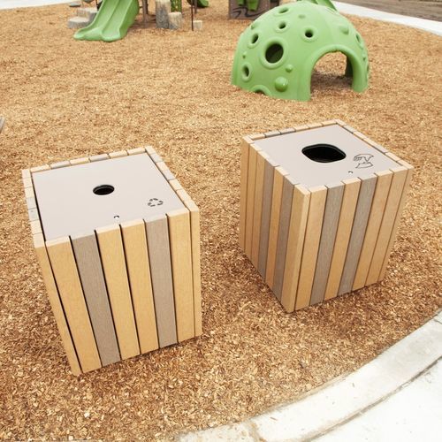 木质垃圾桶 - Wood-Grain - Design 3676 - LANDSCAPE STRUCTURES - 聚乙烯 / 户外 / 游乐场