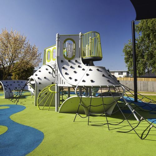 游乐场游乐设施 - Glen Eira Sports and Aquatic Center - LANDSCAPE STRUCTURES - 粉末涂层钢 / 铝制 / 聚乙烯