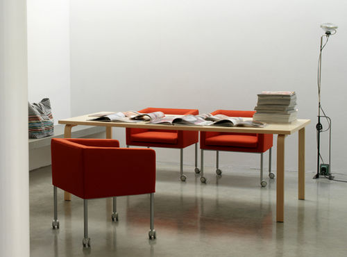 现代风格扶手椅 - CUBICA  - Verzelloni - 布料 / Studio Lievore Altherr Molina 工作室设计 / 滑轮