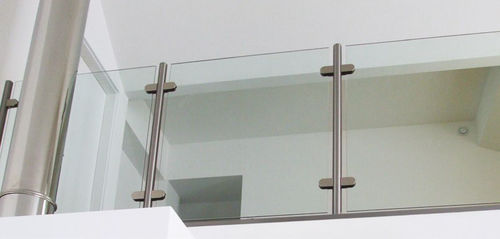 不锈钢护栏 - CRISTAL PUR - AT INOX - 玻璃板 / 户外 / 用于阳台