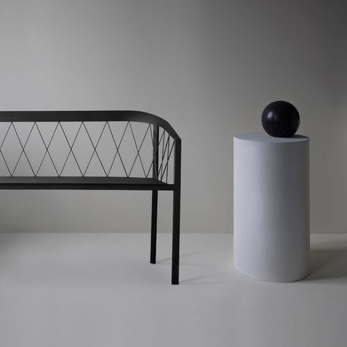 现代风格花园椅 - OUR BENCH - Friends & Founders - 金属 / 带椅背 / 带扶手