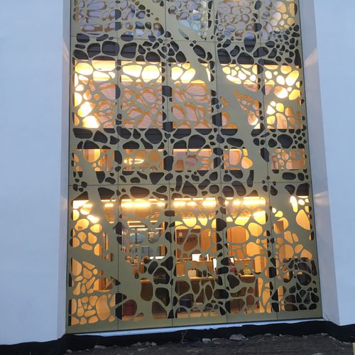 室外装饰装饰面板 - CELLON - MEDICAL CENTER MALANS - Bruag Design Factory AG - 壁挂 / HPL / 穿孔
