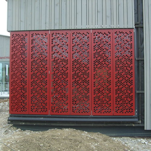 滑动式百叶窗 - CELLON - KITA HOLZKIRCHEN - Bruag Design Factory AG - 折叠 / HPL / 用于外墙