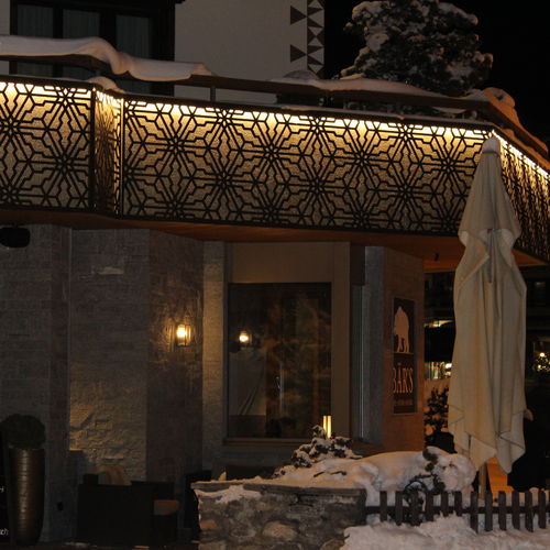 HPL护栏 - CELLON - HOTEL PIZ BUIN KLOSTERS - Bruag Design Factory AG - 板式 / 户外 / 用于阳台