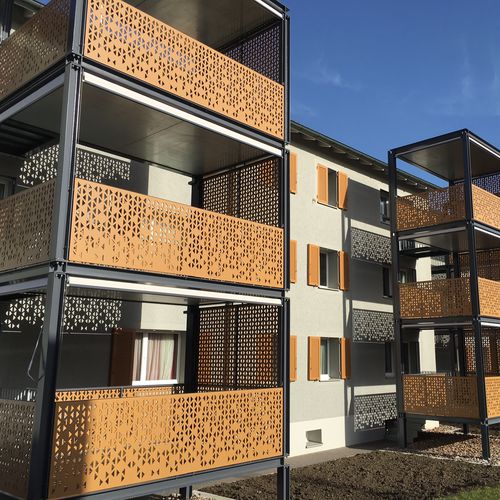 HPL护栏 - CELLON - MULTI FAMILY HOUSE ISLIKON - Bruag Design Factory AG - 板式 / 户外 / 用于阳台
