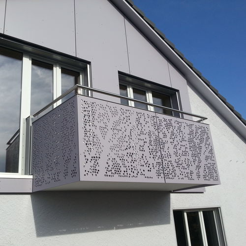 HPL护栏 - CELLON - EFH FROHHEIMSTRASSE WALLISELLEN - Bruag Design Factory AG - 板式 / 户外 / 用于楼梯