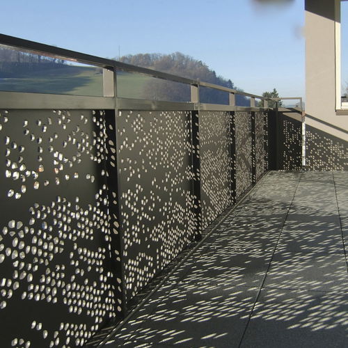 HPL护栏 - CELLON - MFH HOMBURG WOHN AG LÄUFELFINGEN - Bruag Design Factory AG - 板式 / 户外 / 用于阳台