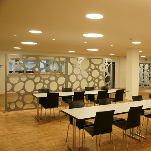 隔墙装饰面板 - ABZ AM GÜTSCH CAFETERIA - Bruag Design Factory AG - MDF / 穿孔