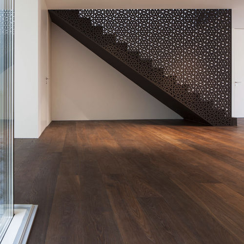 木质护栏 - SINGLE FAMILY HOUSE MUTTENZ - Bruag Design Factory AG - 板式 / 室内 / 用于楼梯