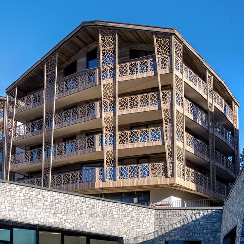 HPL护栏 - CELLON - VALSANA - Bruag Design Factory AG - 平板 / 激光切割 / 户外