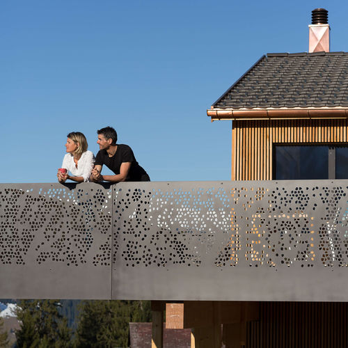复合材料护栏 - CELLON - SINGLE FAMILY HOUSE - Bruag Design Factory AG - HPL / 板式 / 栏杆形状