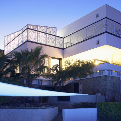 HPL建筑遮阳板 - CELLON - PRIVATVILLA TARRAGONA - Bruag Design Factory AG - 用于外墙 / 带孔