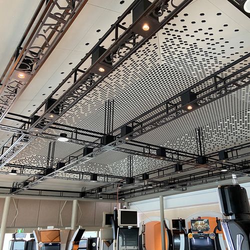 木质吊顶 - FORMBOARD TOP PINE REGENCY CASINO THESSALONIKI - Bruag Design Factory AG - 板式 / 声学 / 带孔
