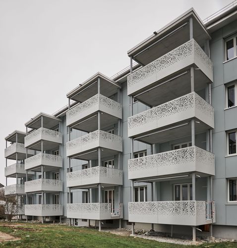 HPL护栏 - CELLON GERLAFINGEN - Bruag Design Factory AG - 板式 / 栏杆形状 / 激光切割