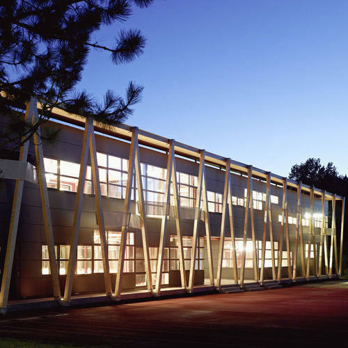 通风外墙立面 - FORMBOARD TOP PINE - HAUS DER SCHÜLER - Bruag Design Factory AG - 面板 / 木纤维 / 光滑