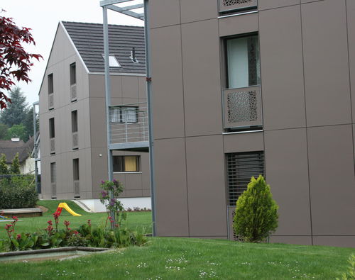 隔墙装饰面板 - FORMBOARD TOP PINE - MULTI FAMILY HOUSE TÄGERWILEN - Bruag Design Factory AG - 室外装饰 / 壁挂 / 木纤维