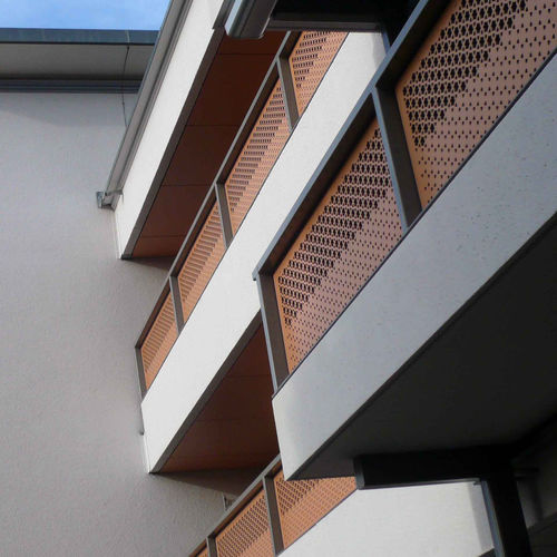 木纤维护栏 - FORMBOARD TOP PINE - BANK LINTH STÄFA - Bruag Design Factory AG - 板式 / 户外 / 用于阳台
