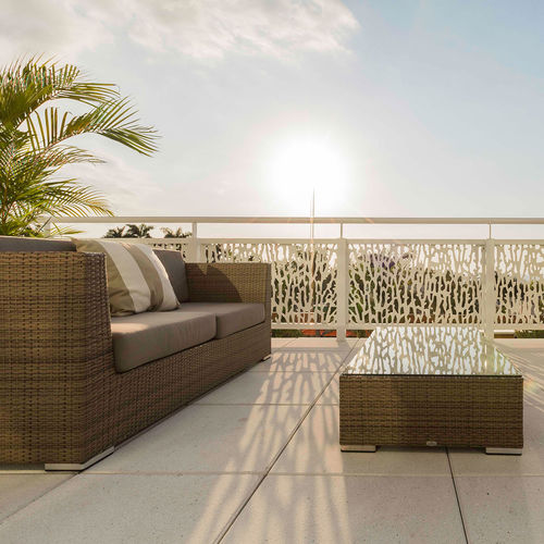 HPL护栏 - CELLON - MARRIOTT PORT-AU-PRINCE HAITI - Bruag Design Factory AG - 板式 / 户外 / 用于阳台